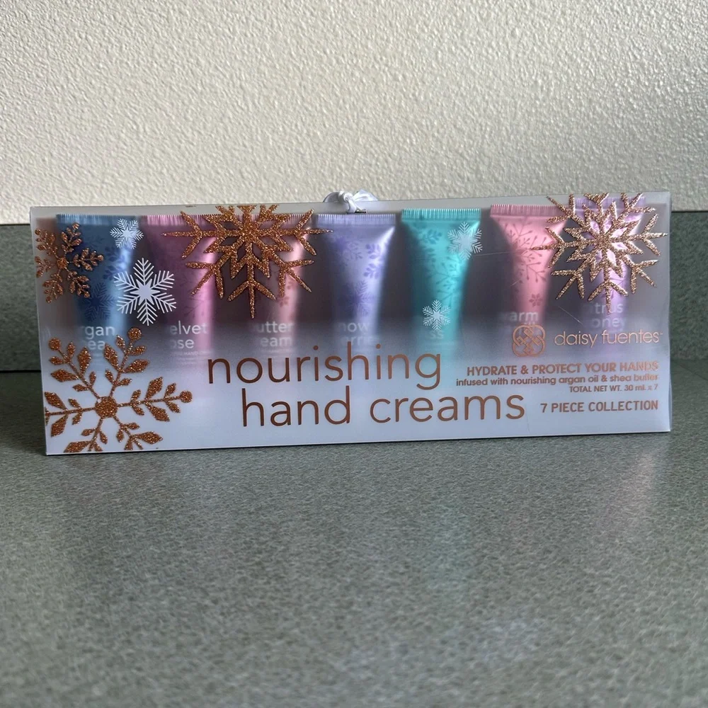 3/$10 SPECIAL! NWT Daisy Fuentes Holidays 7-pc Nourishing Hand Cream - Picture 1 of 8